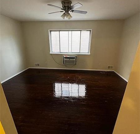 5th image of 94 Warwick Ave #1