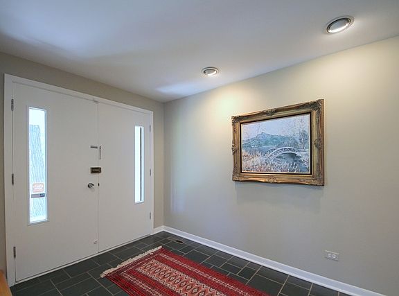 2nd image of 18 Oxford Dr