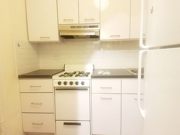 5th image of 504 Cathedral Pkwy #2F