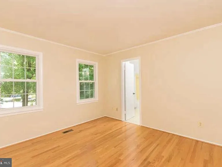8302 Moline Pl — Photo 15