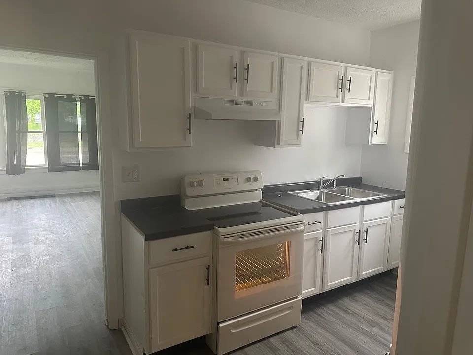 32 Territorial Rd E #1