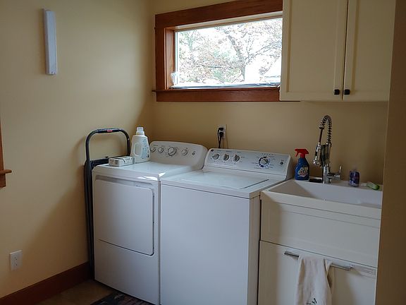 Back entry and laundry area. Appliances new in 2016 and 2018