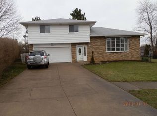 2756 Bowmen Ln, Parma, OH