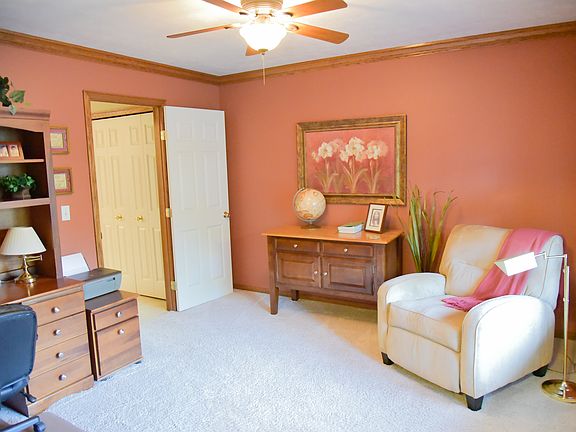 5th image of 415 Sussex Ct