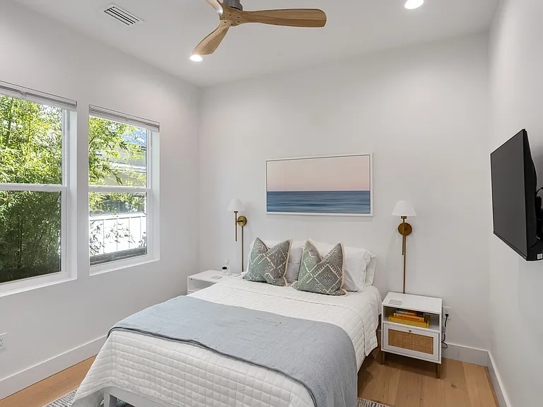 134 E Georgie St — Photo 13