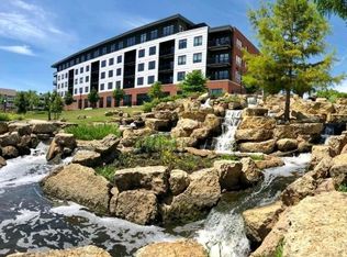 302 S 1st St APT 416, Champaign, IL 61820