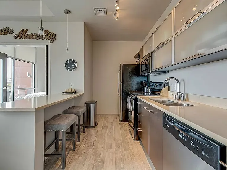 2115 Yeaman Pl #313 — Photo 5