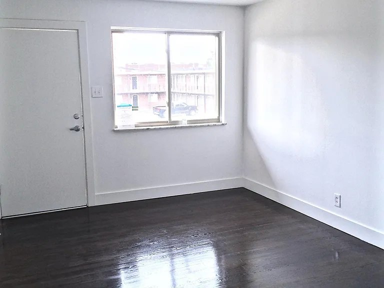 7200 Southwest Ave #D — Photo 4