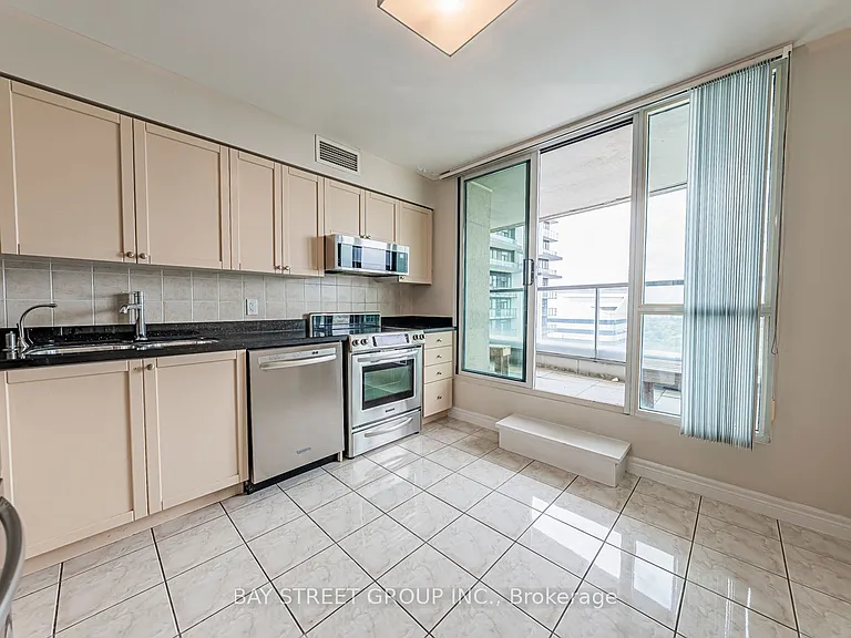 23 Hollywood Ave #3802 — Photo 10