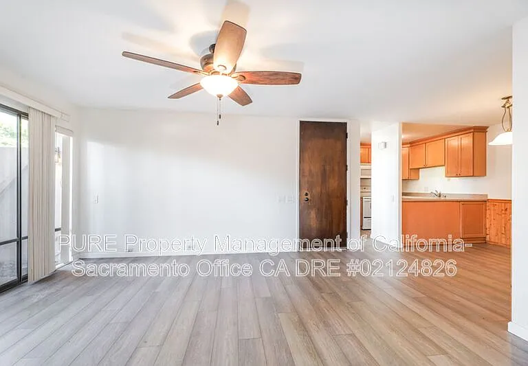 2229 Woodside Ln #4 — Photo 8