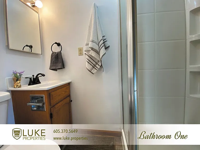 1405 E 8th St — Photo 12