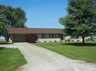 8915 Jahraus Rd, Kinmundy, IL 62854