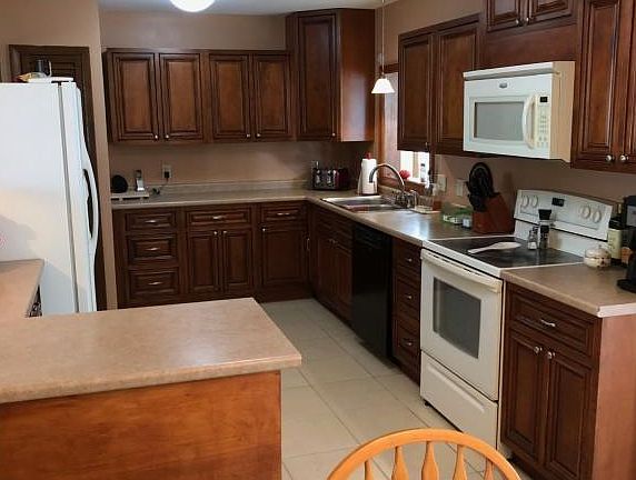 3rd image of 933 Sarah Ln