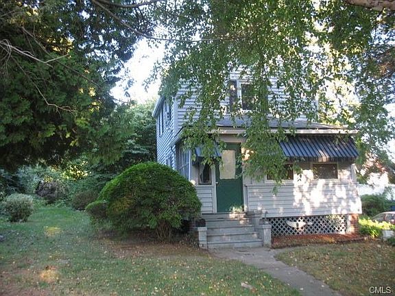 FRONT WITH SIDE VIEW OF YARD