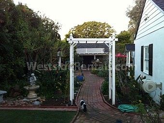3rd image of 921 Chautauqua Blvd