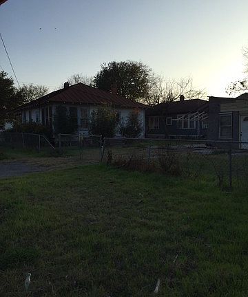 4th image of 925 Burleson St
