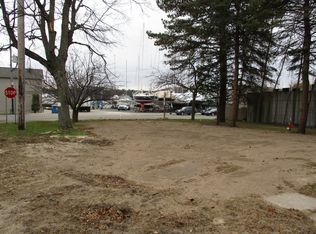 86 6th St, Pentwater, MI 49449