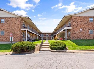 6934 Colonial Woods Dr, Saint Louis, MO