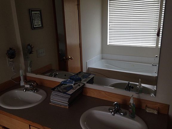 Master bath shwr & jcz tub