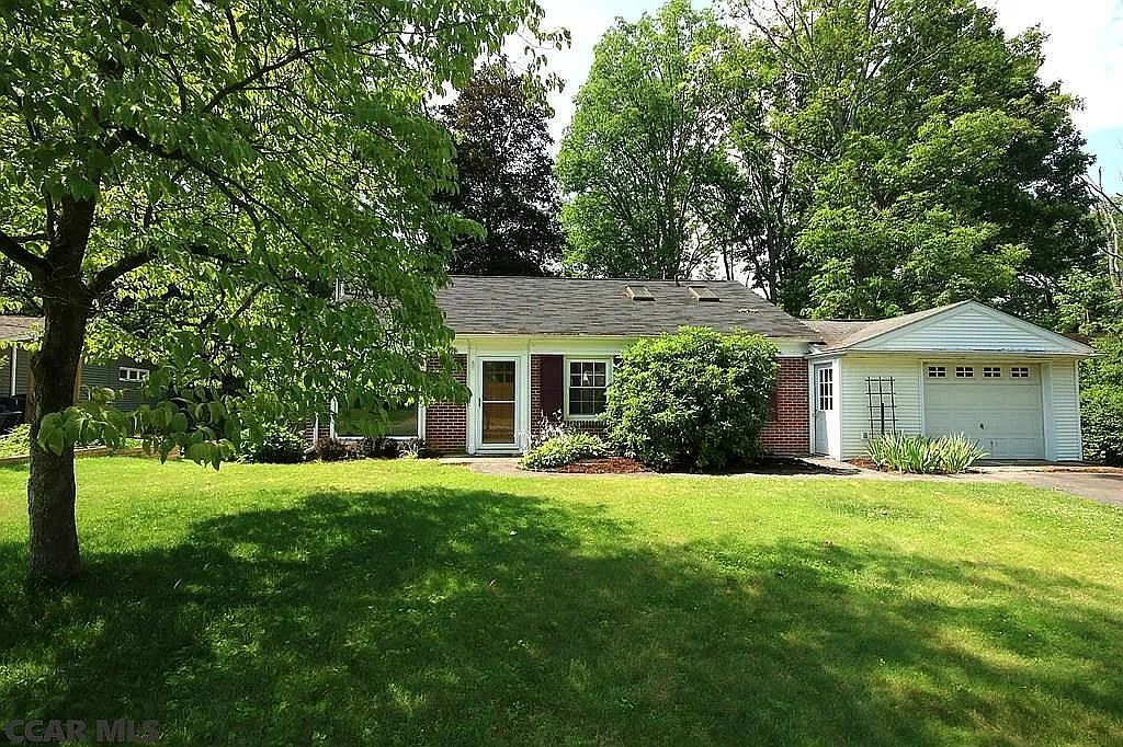 1975 N Oak Ln photo 1