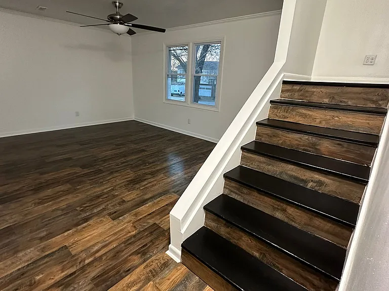 319 Devonwood Ct — Photo 2