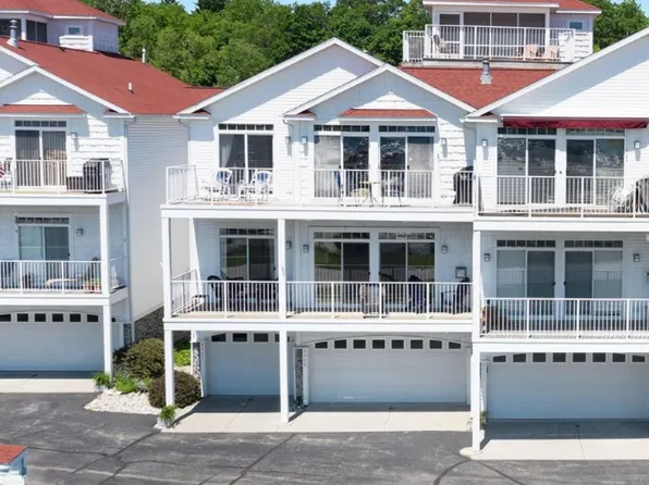 8543 Ellenwood Estates Dr, Montague, MI 49437