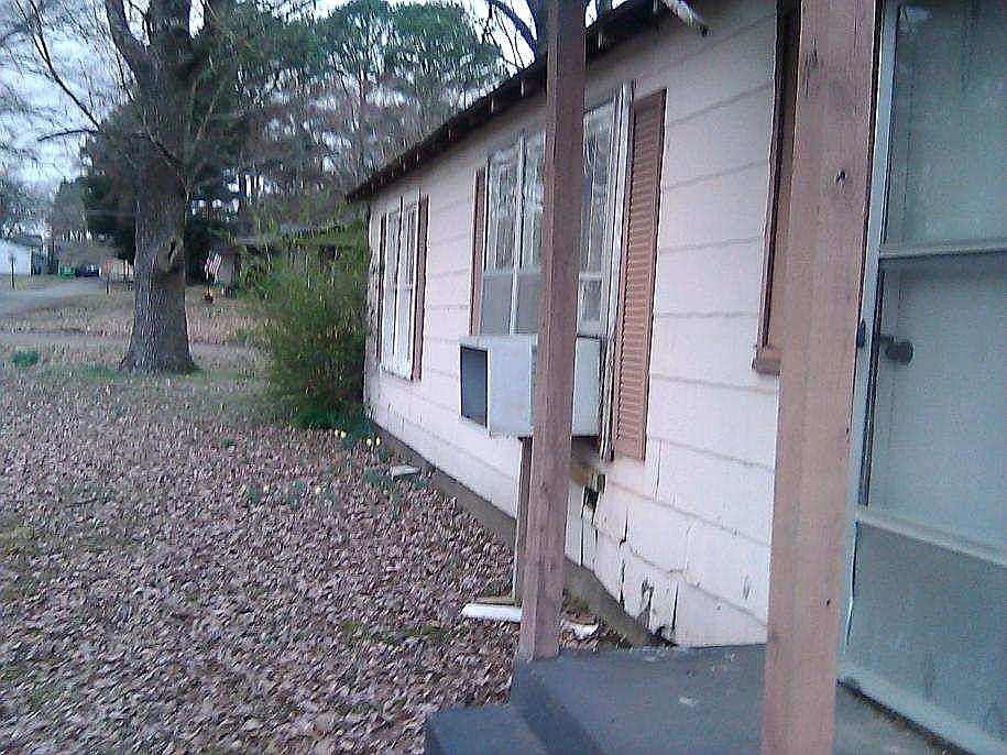 2nd image of 200 Campbell St