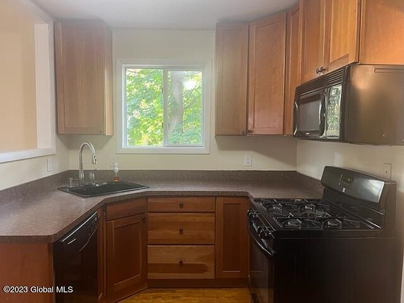 3rd image of 18 Irons Lane