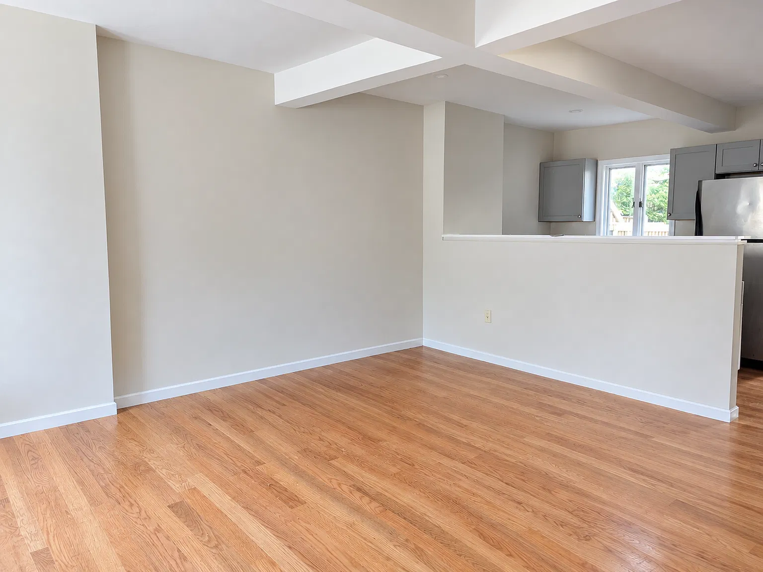 2 bed, 1000 sqft, $4,000 — Photo 2