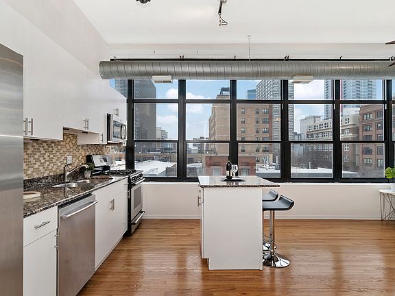 3rd image of 2024 S Wabash Ave APT 301