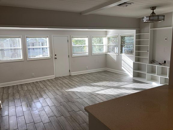 3rd image of 935 Altaloma Ave