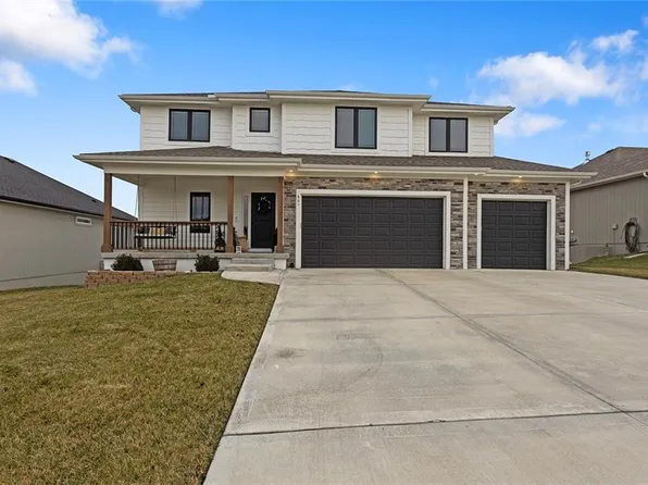 601 SW Meadowood Dr, Grain Valley, MO 64029