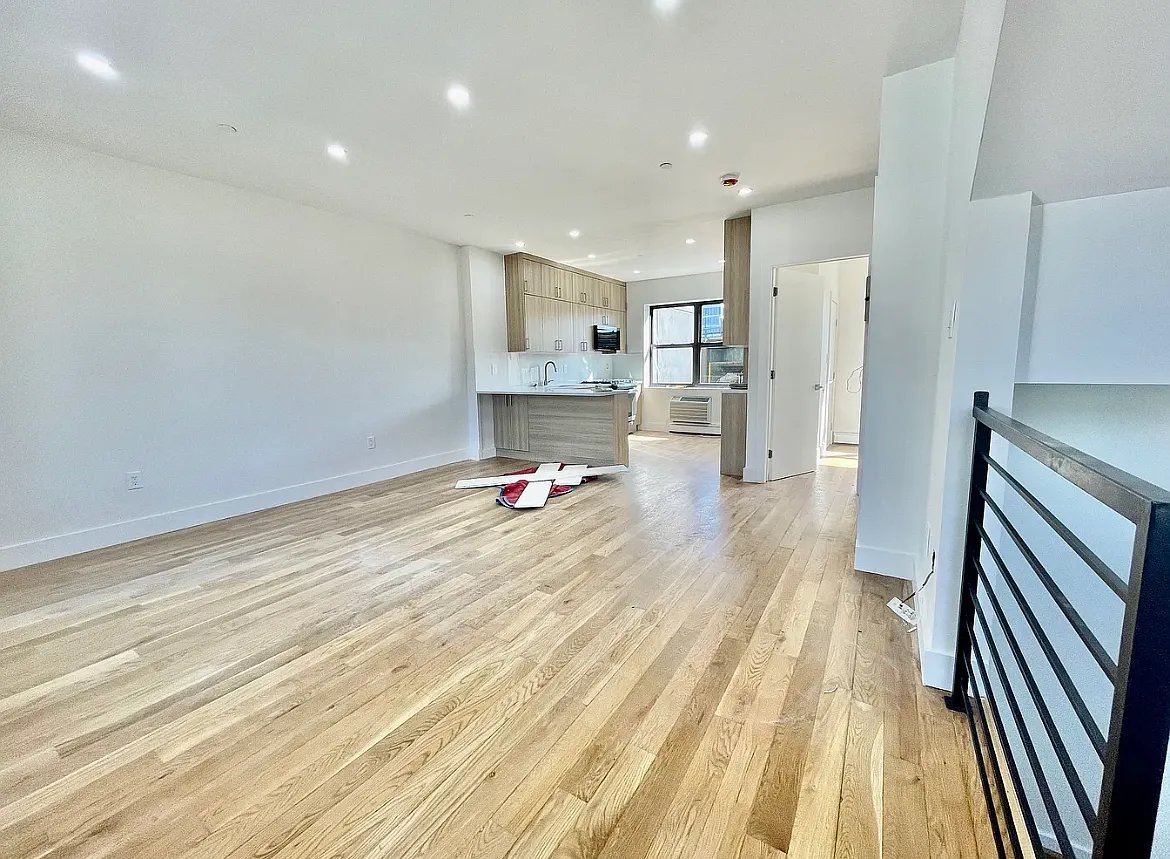 Building Photo - 98 Suydam St #2