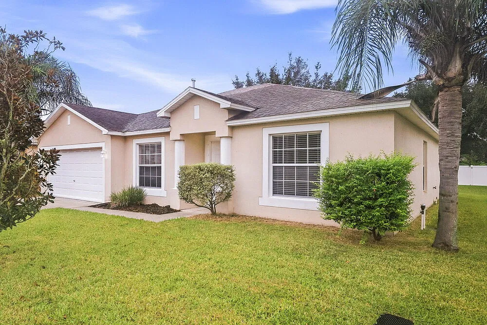 3 bed, 2.0 bath, 1645 sqft, $1,910 — Photo 3