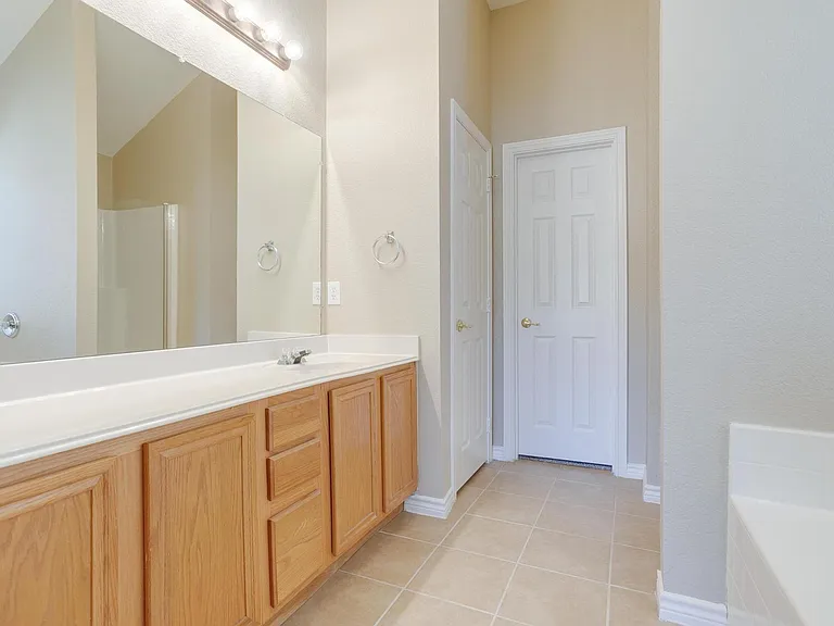 9508 Fox Hill Dr — Photo 17