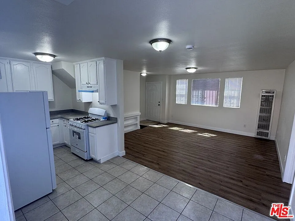 4 bed, 2.0 bath, 1500 sqft, $3,190 — Photo 2