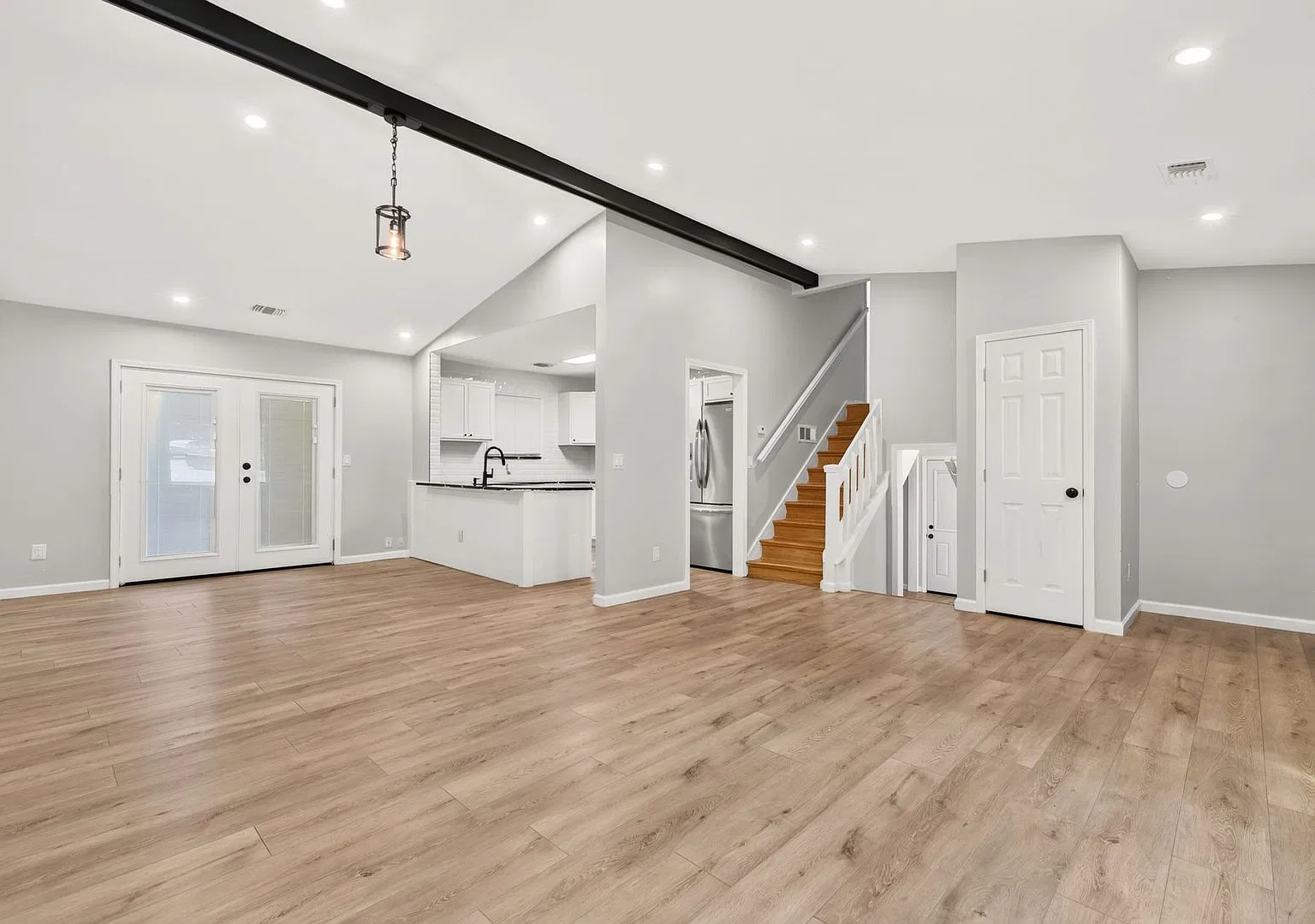 Renovated 3 bed/2 bath in Lithonia! — Photo 1