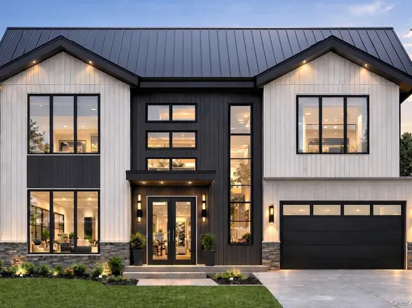 36 Hollyhock Road, Levittown, NY 11756