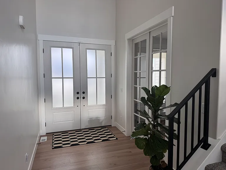 1457 N Arcadia Dr — Photo 2