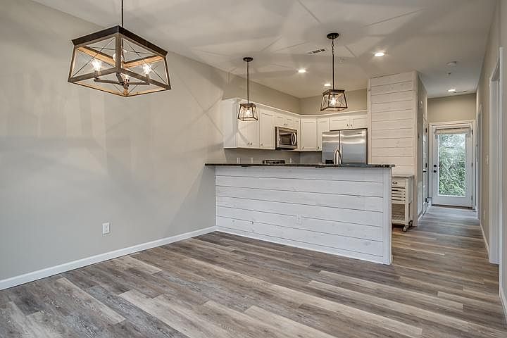 2nd image of 1127 N 3rd Ave #108
