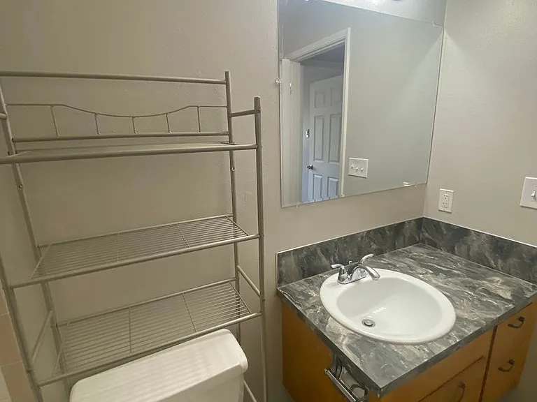 401 S Holly St — Photo 25