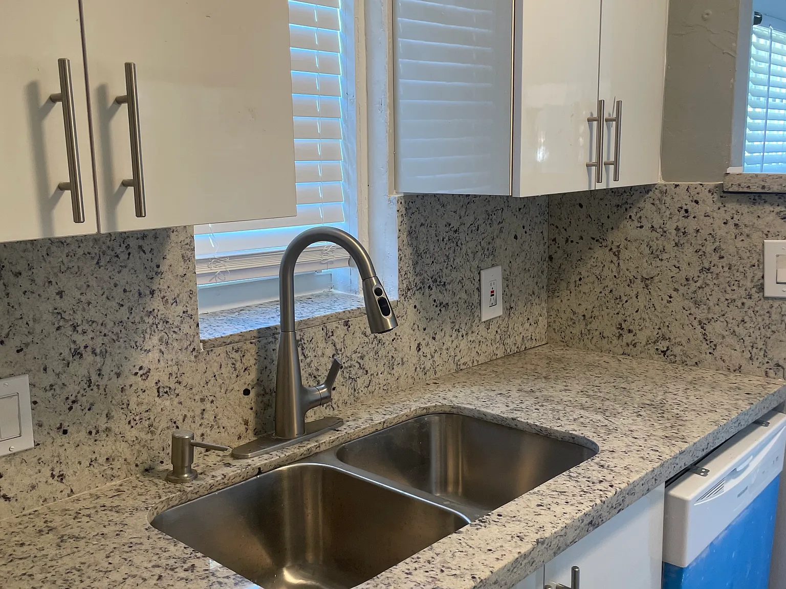 3 bed, 1089 sqft, $2,250 — Photo 3