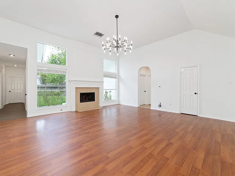 4211 Torrey Creek Ln — Photo 10