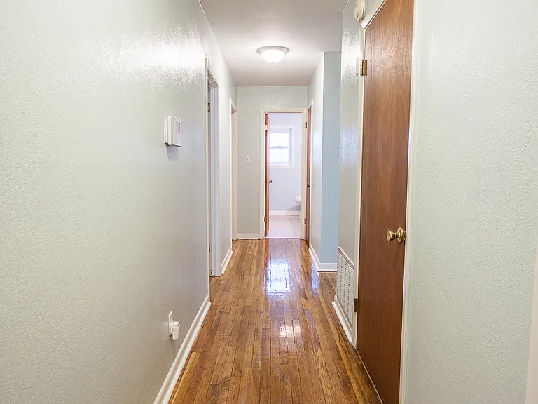 317 Murray Dr — Photo 11