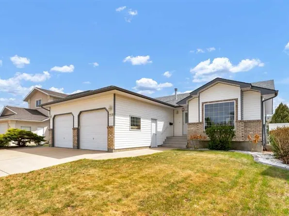 208 W Perry Cres NE, Medicine Hat, AB T1C 1X3