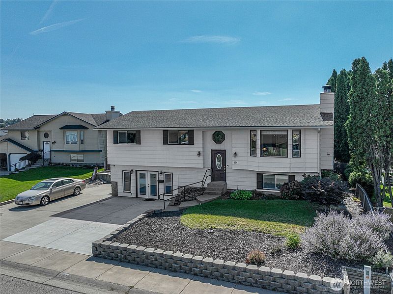 2nd image of 624 Sheri Court