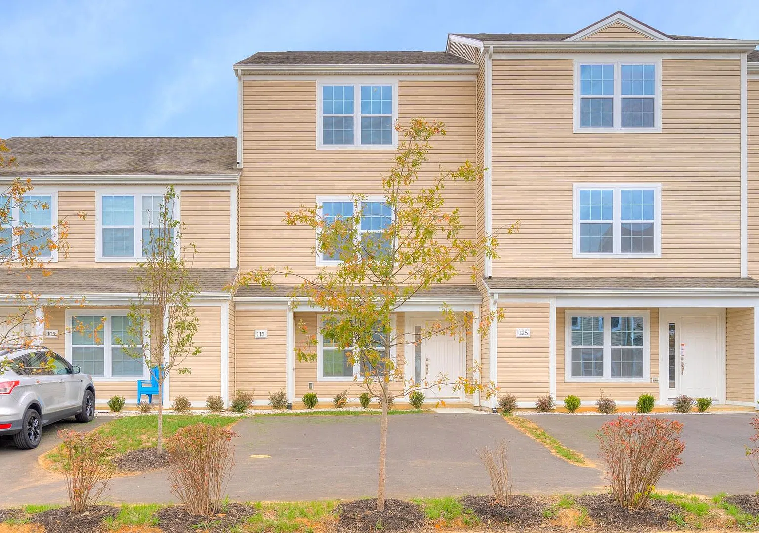 Oak Tree Townhome - 3 story, 3 Bed, 3.5 Bath — Photo 3