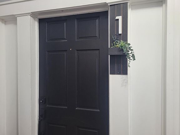 5th image of 2818 N Capitol Ave #4