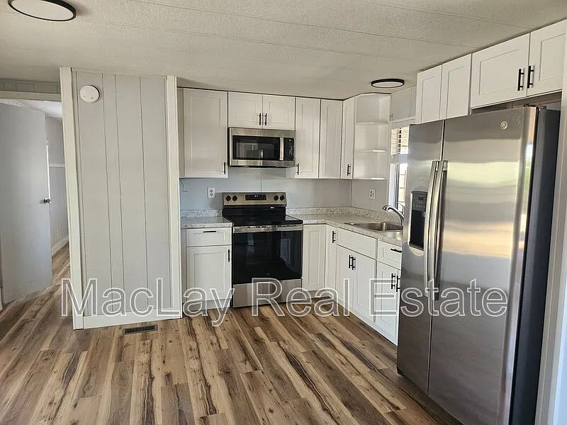 2 bed, 2.0 bath, 924 sqft, $1,395 — Photo 4