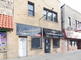2827 N Milwaukee Ave
